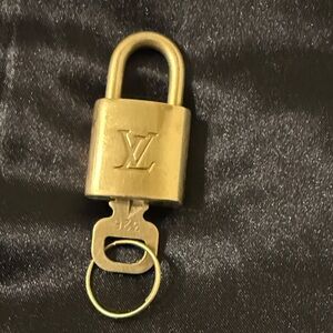 Authentic Louis Vuitton lock charm- key ring Louis Vuitton Pod-lock & key🔑326
